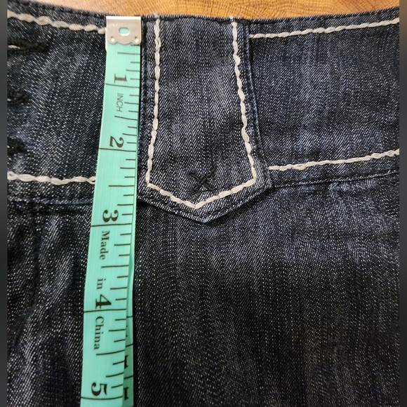 Rewash denim jeans shorts, Size 5. Triple button closure. - Picture 13 of 15